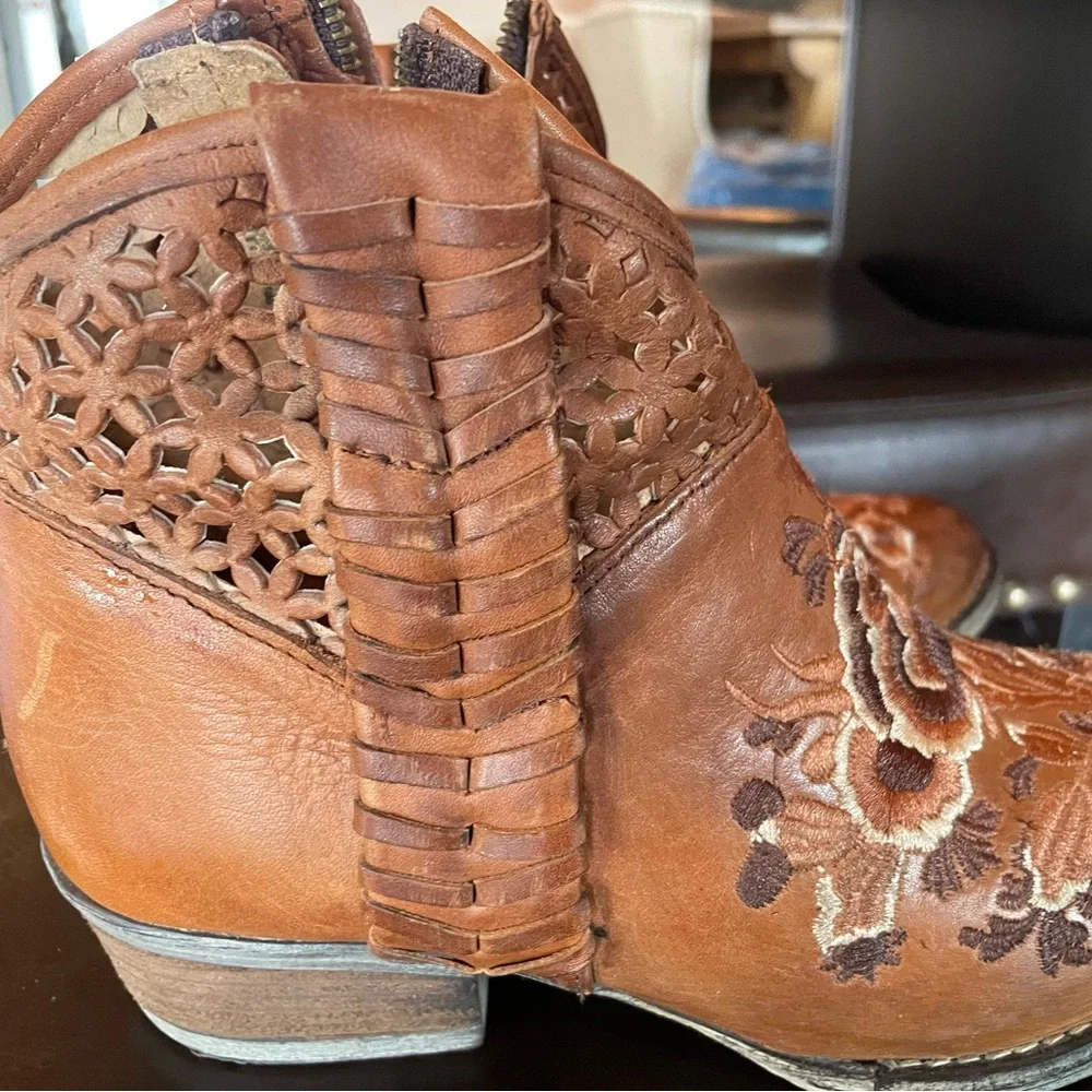 Circle G Floral Embroidered Tan Ankle Boots - Picture 2 of 4